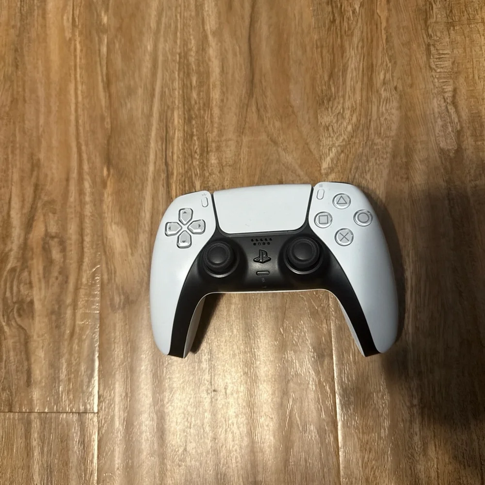 PS5 Controller - Picture 1 of 2